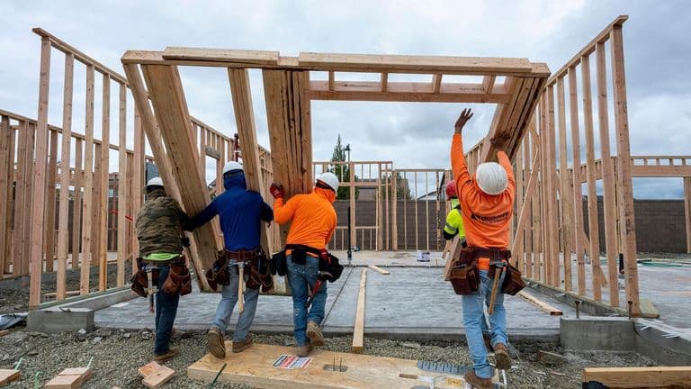 Strain on the labor market: a warning for the economy