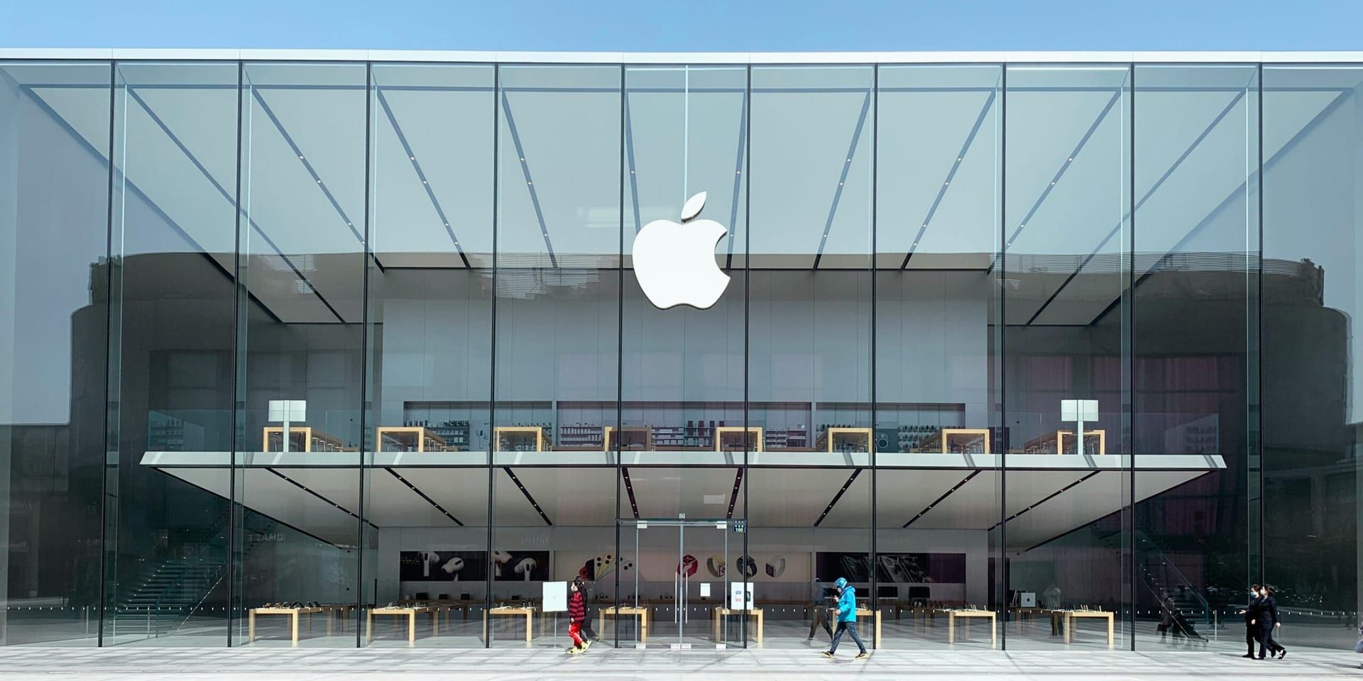 Apple Announces Major C-Suite Reshuffle Amid Succession Planning
