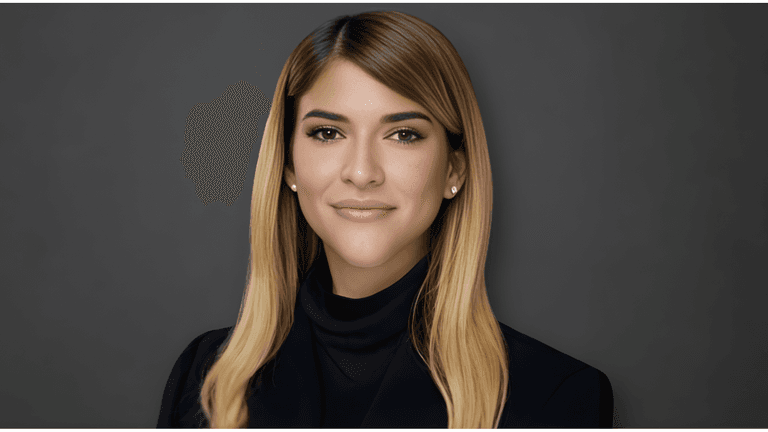 Veronica Yazmin Rivera leading VYR Management Group, helping businesses turn strategy into execution through systems, AI integration, and scalable, profitable growth solutions.