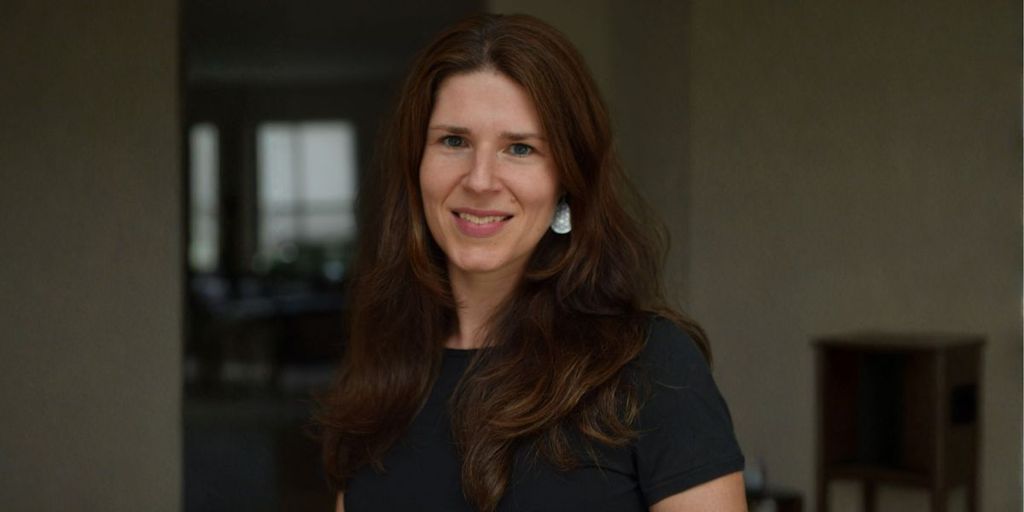 Ellen Duffy-Lueb, award-winning leadership strategist, empowers women leaders to prevent burnout and achieve sustainable success through energy management.
