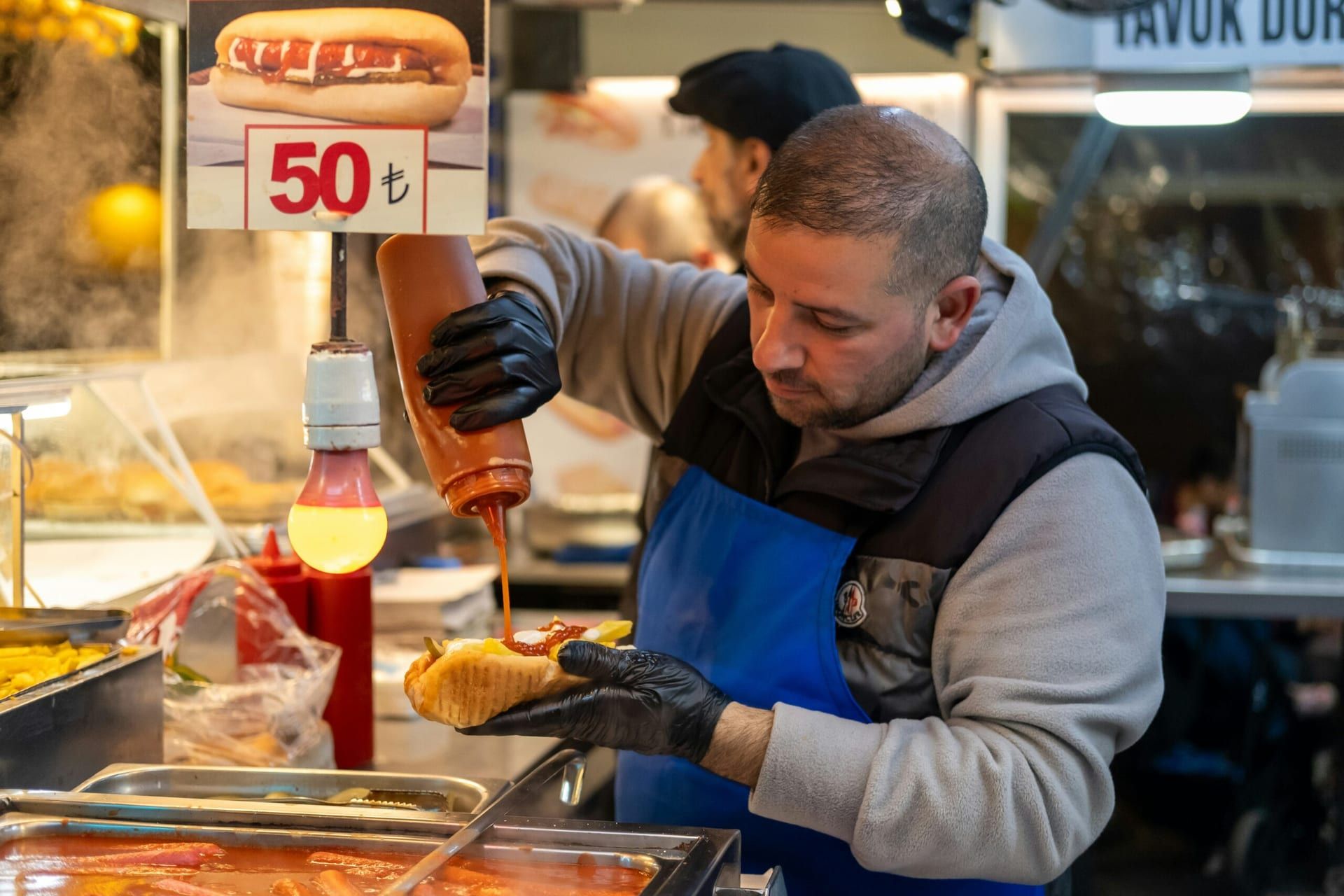 U.S. Service Sector Grows for 15th Straight Month Amid Wage Pressures