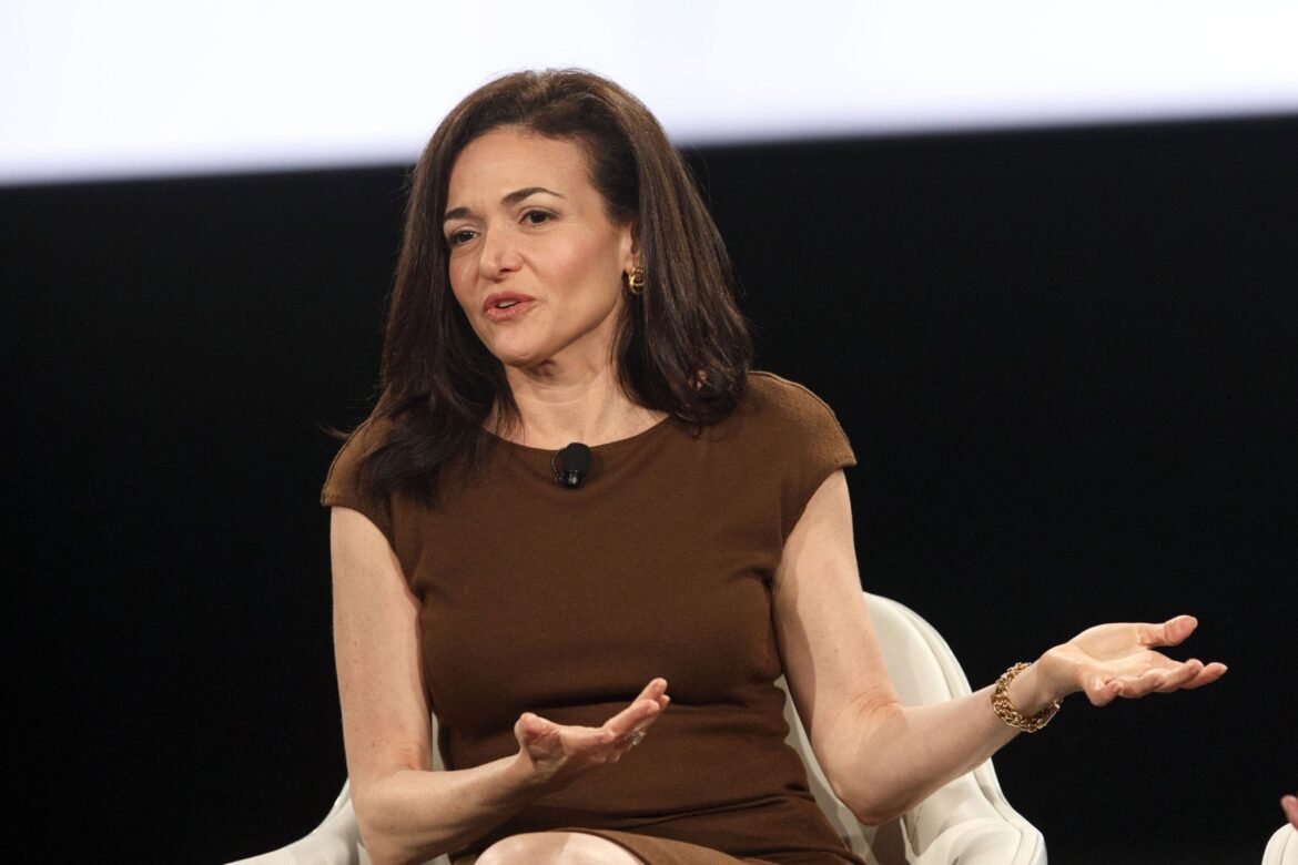 Top 10 influential mentors transforming modern entrepreneurs