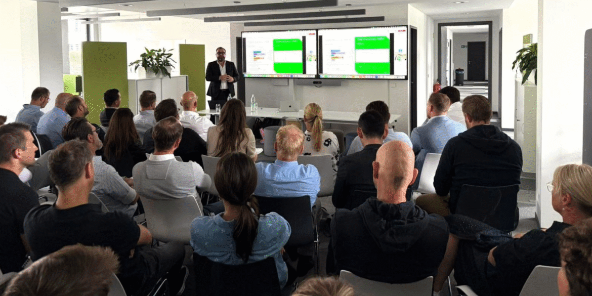 Riccardo Sbarboro presenting strategies for scalable customer success to an engaged audience.