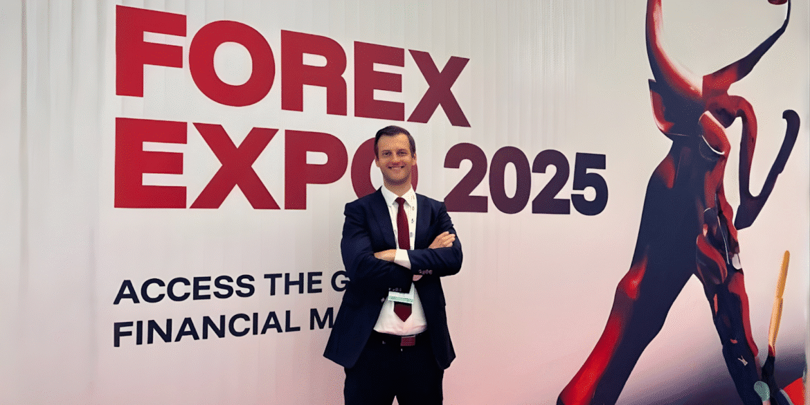 A professional at the Forex Expo 2025 event.