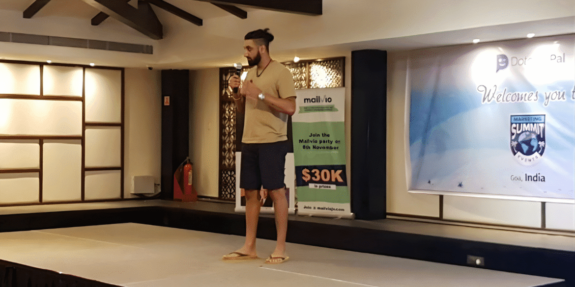 Jasdeep Singh Jandu analyzing digital traffic systems, highlighting structured online strategy, audience behavior, and clarity in navigating complex digital marketing environments.